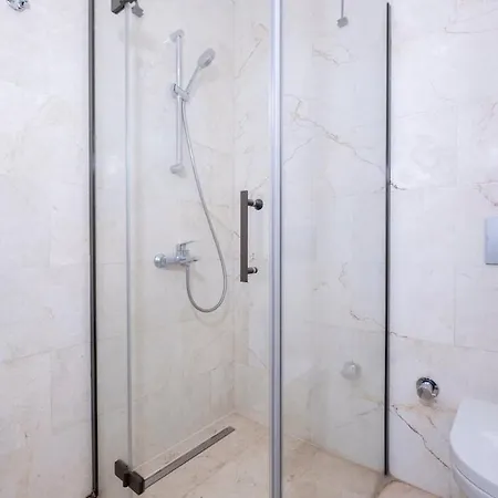 Apartamento G Tower Near Metro St 07778 Istambul